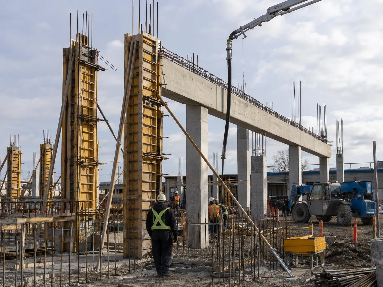 The Aurora market for concrete columns and beams for Concrete Columns and Beams in Aurora