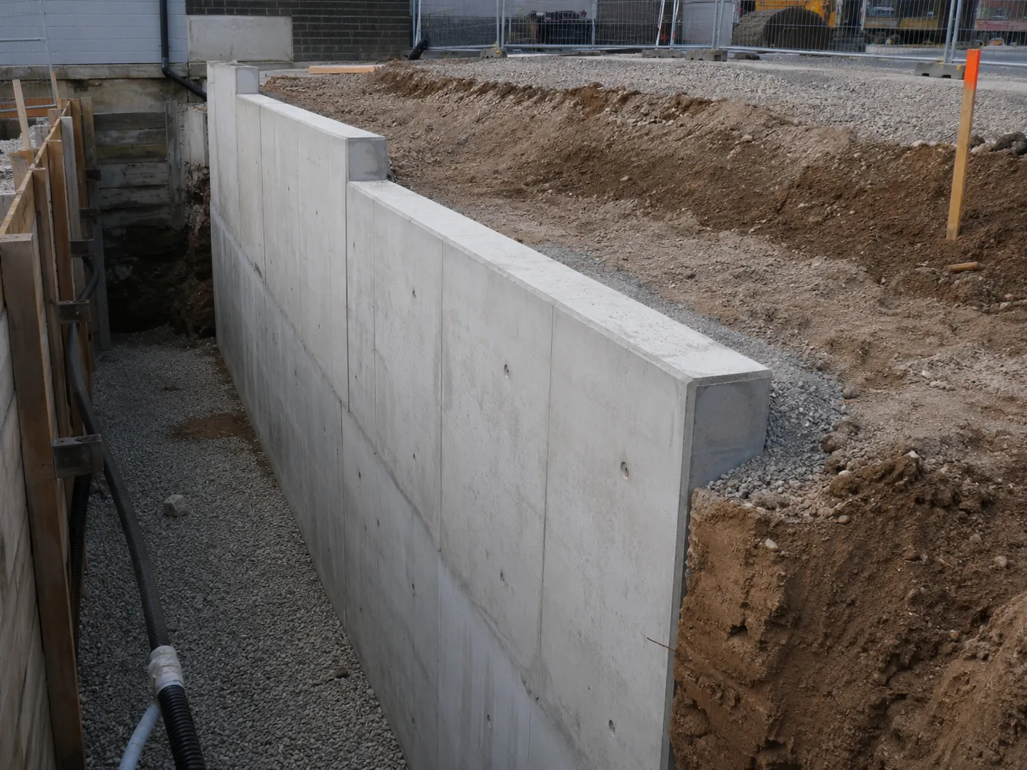 Engineered Retaining Walls in Aurora being built and completed on site by Harrowgate Group